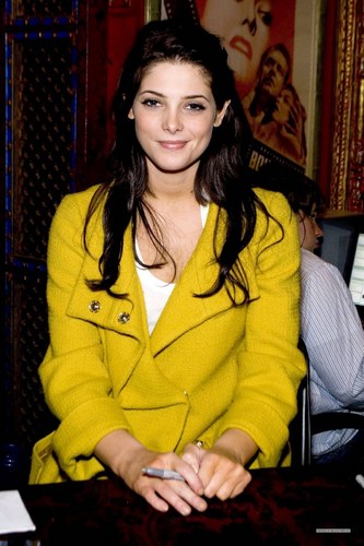  Ashley at “New Moon” 팬 Greeting in Chicago - November 20, 2009