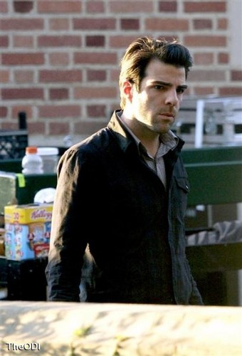  Heroes - New Season 4 Set Pics of Claire and Sylar