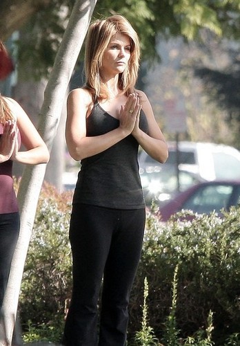  Lori Loughlin films a Yoga scene for 90210