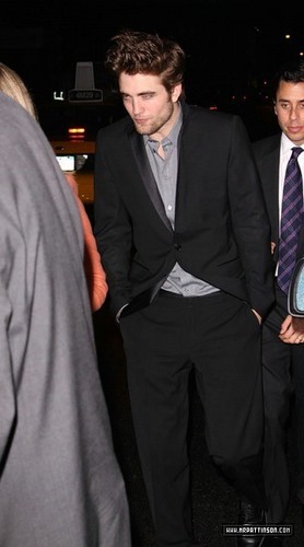  New Pics: Rob wears a suit AND a hat. Leaving NYC Screening