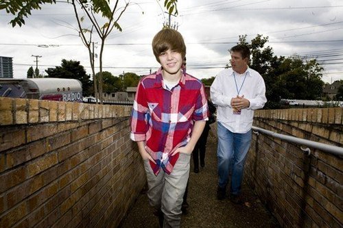  Oh!Justin goes!=)