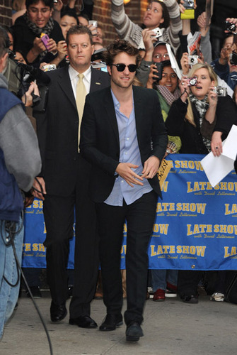  Rob arriving at the Letterman show