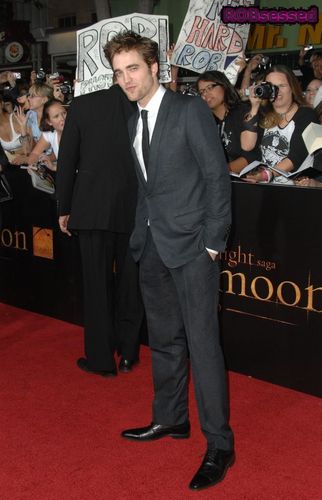  Robert Pattinson Close-Ups from New Moon Premiere