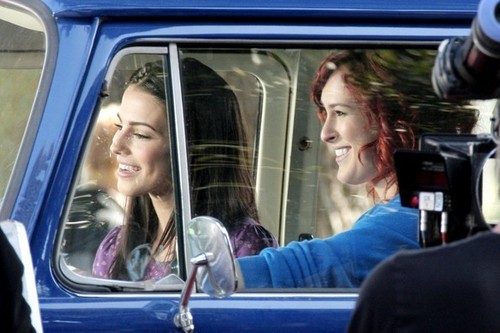  Rumer Willis and Jessica Lowndes play a new lesbian couple on "90210"