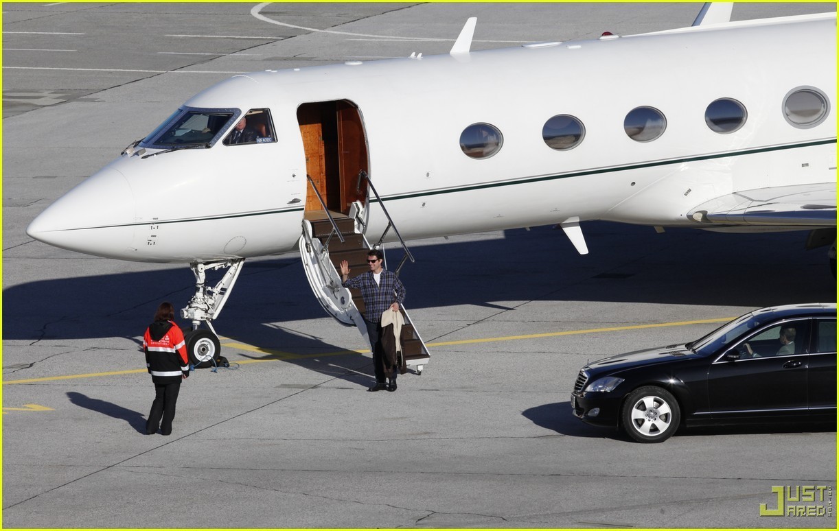 Tom Cruise: Leaving on a Private Jet Plane