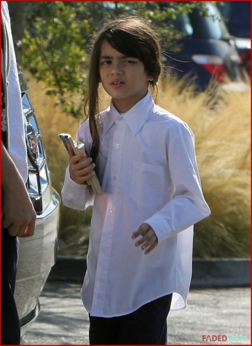  prince,paris and blanket going to the biblioteca