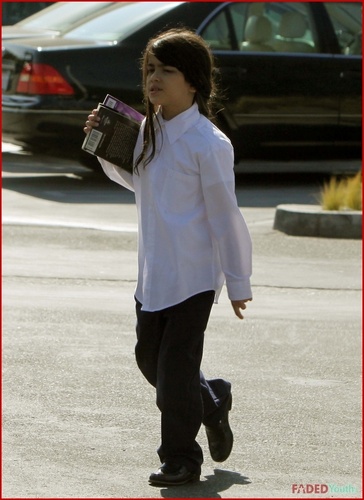  prince,paris and blanket going to the bibliothèque