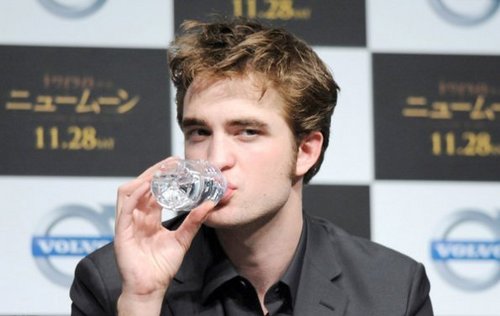 New Moon's Tokyo Press Conference - Rob Pattinson