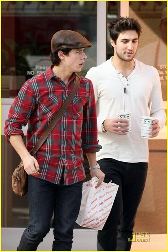  Nick Jonas in & out Burger