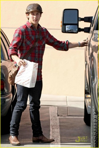 Nick Jonas in & out Burger