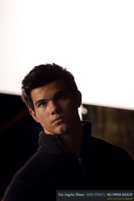  Taylor Lautner on Set of New Moon