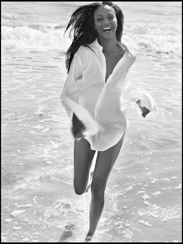  Zoe Saldana | strand Photoshoot