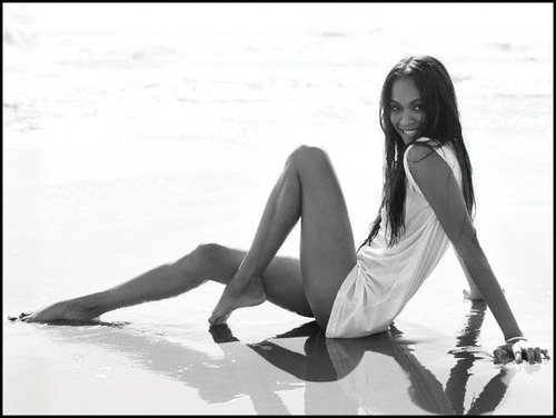  Zoe Saldana | de praia, praia Photoshoot