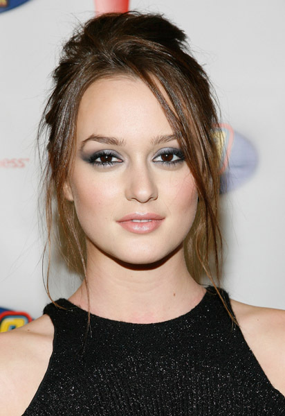 http://images2.fanpop.com/image/photos/9300000/Leighton-Meester-at-H-M-Gift-Lounge-Z100-Jingle-Ball-leighton-meester-9389628-412-600.jpg