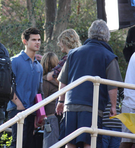  New fotografias of Taylor from the set of 'Valentines Day'