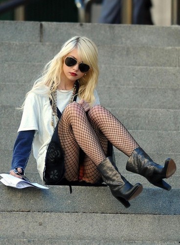  Taylor Momsen Filming Gossip Girl New York