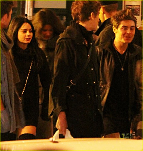  Zac and Vanessa in Vancouver