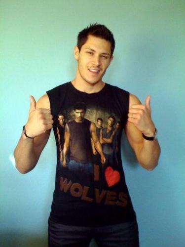 Alex Loves Wolves