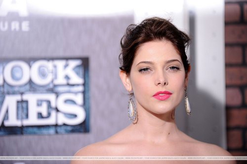  Ashley attends the premiere of "Sherlock Holmes"