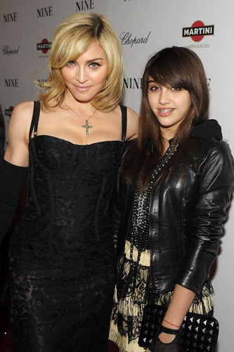  Мадонна and Lola attend Nine premiere in NYC
