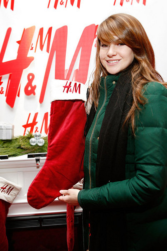  Shailene @ The H&M Artist Gift Lounge At Z100's 2009 Jingle Ball (2009)