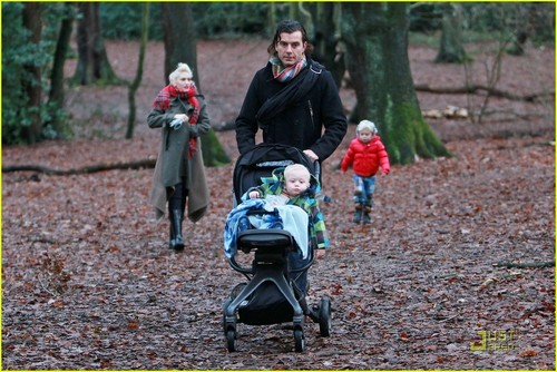 Gwen & Family in England