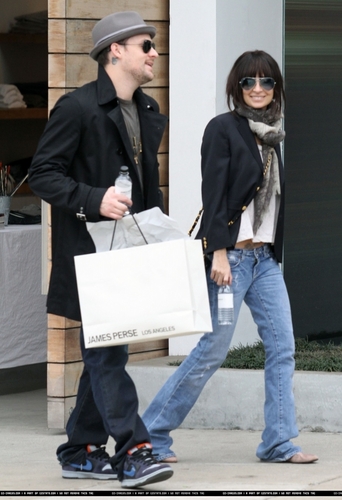  JOEL AND NICOLE HOLIDAY SHOPPING IN LA (26TH DECEMBER)