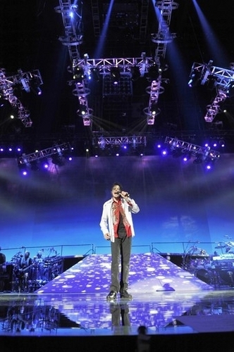  MJ on stage