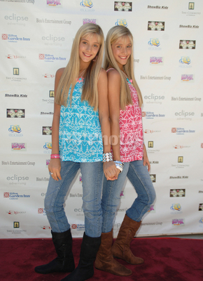 Milly & Becky: Small Change To Make A Difference for Operation Smile Teen Hollywood Back to School