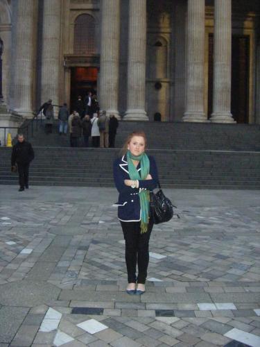  Rebecca at St Pauls Cathedral লন্ডন Winter 2009