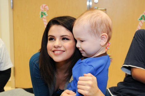  Selena @ Dallas Children's Medical Center क्रिस्मस Parade