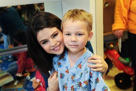  Selena @ Dallas Children's Medical Center Weihnachten Parade