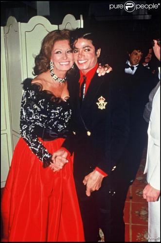  Sophia Loren and Michael Jackson