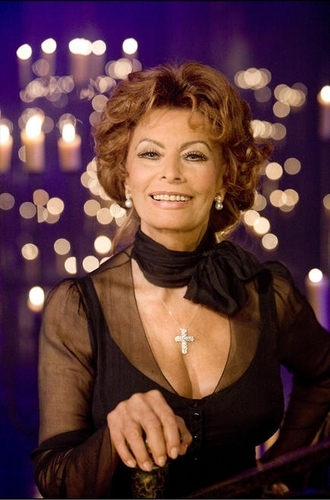  Sophia Loren in Nine
