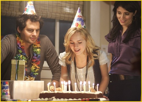  Life Unexpected - Episode 1.01 - Pilot - Promotional mga litrato