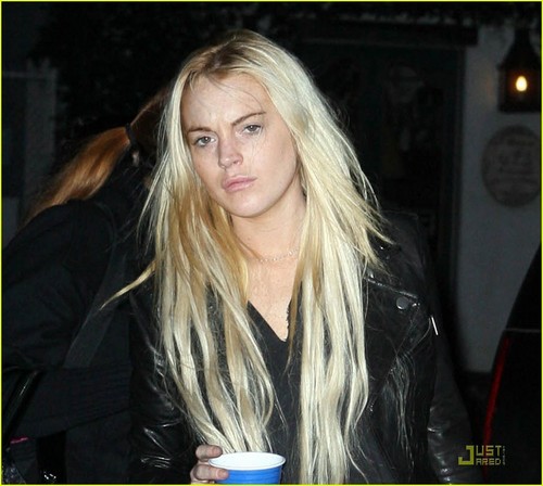  Lindsay at a salon in West Hollywood