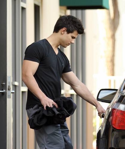  Taylor Lautner Bulks up on New Years Eve