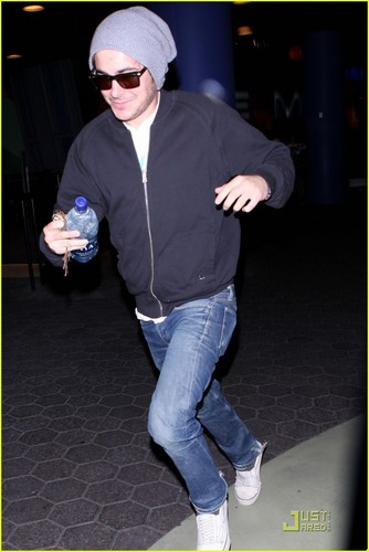  Zac Out in Universal City