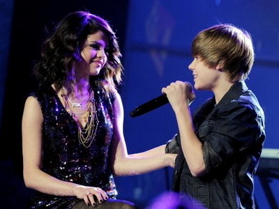  justin and selena at Dick Clark's New Year's Rockin' Eve
