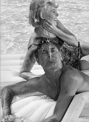  Cary Grant And Doris hari