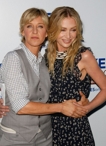  Ellen DeGeneres And Portia de Rossi Host Yes! On प्रॉप 2 Party