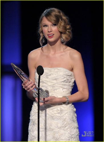  Taylor @ 2010 People's Choice Awards