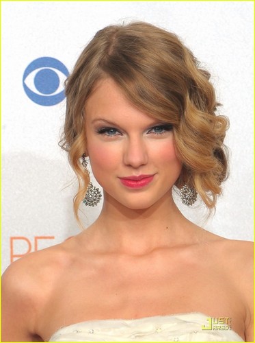 Taylor @ 2010 People's Choice Awards
