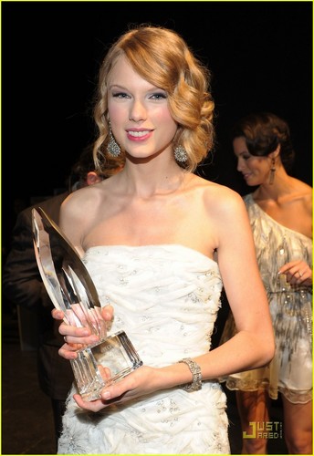Taylor @ 2010 People's Choice Awards