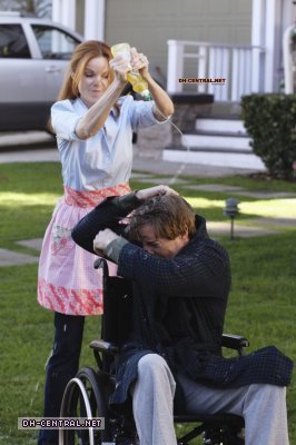 http://images2.fanpop.com/image/photos/9800000/Desperate-Housewives-How-about-a-friendly-shrink-stills-desperate-housewives-9805905-266-400.jpg