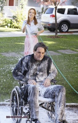 http://images2.fanpop.com/image/photos/9800000/Desperate-Housewives-How-about-a-friendly-shrink-stills-desperate-housewives-9805910-254-400.jpg