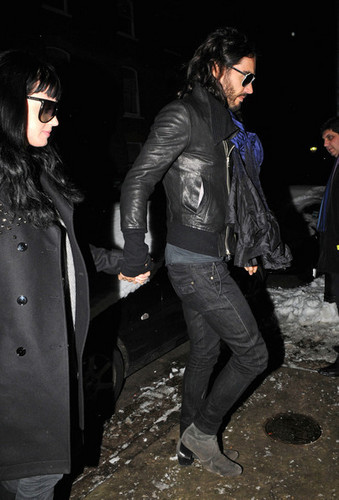  Katy Perry and Russell Brand arriving in ロンドン (Jan 9th)
