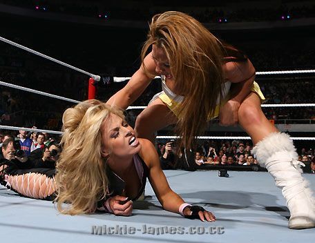  Mickie James action фото