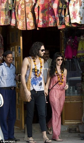  Russell Brand and Katy Perry in India (Dec 30th)