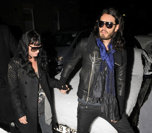  Russell and Katy arriving in 伦敦 (Jan 9th)